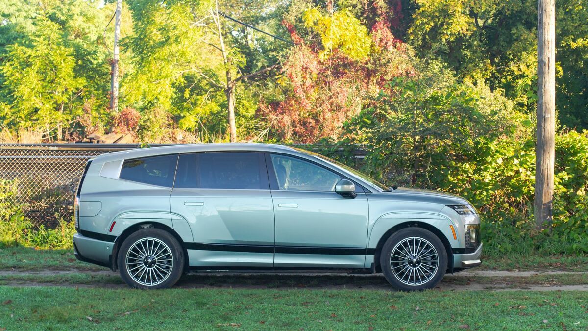 Hyundai Ioniq 9 vs Kia EV9 Comparison: Family EV Face-Off