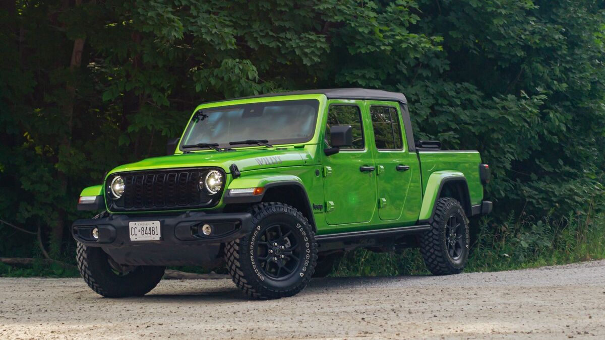 Toyota Tacoma vs Jeep Gladiator Comparison: Statement Pickups