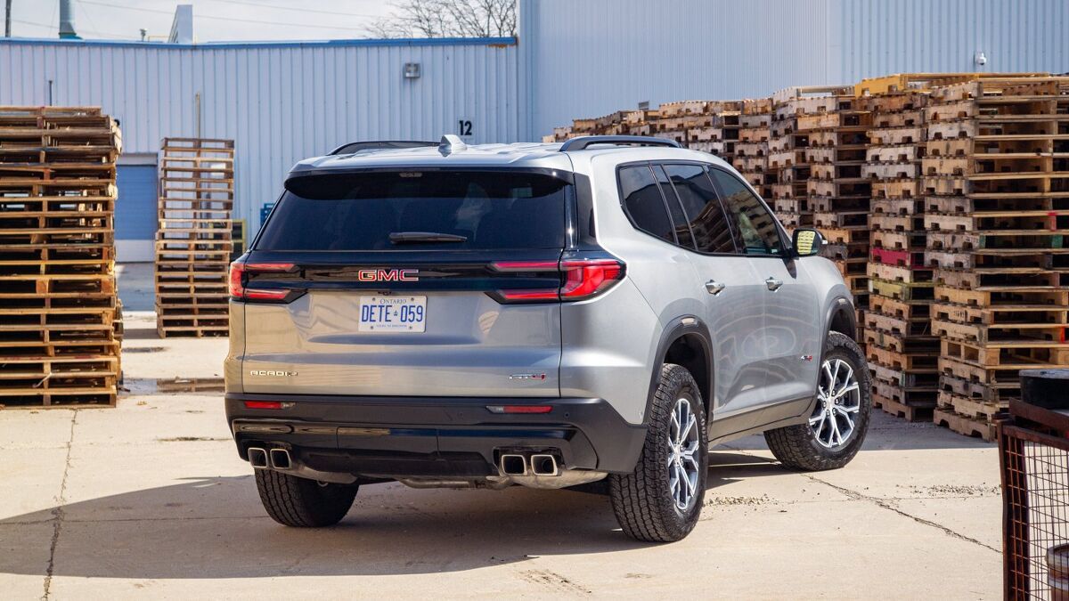 2026 GMC Acadia AT4 vs 2026 Ford Explorer Tremor Comparison