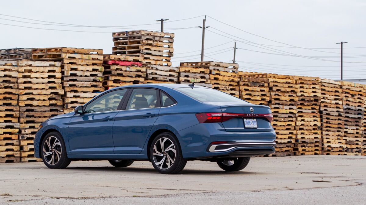 Volkswagen Jetta vs Kia K4 Comparison