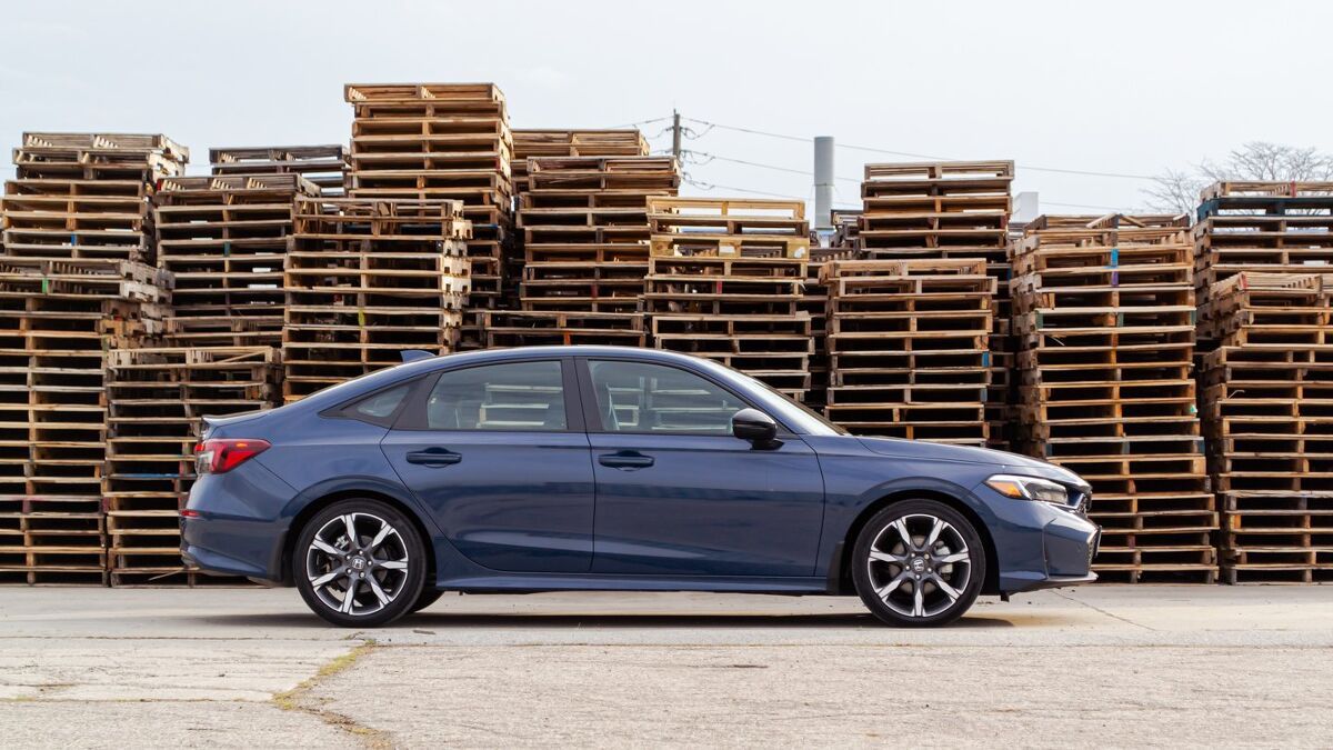 Honda Civic Hybrid vs Hyundai Elantra Hybrid Comparison