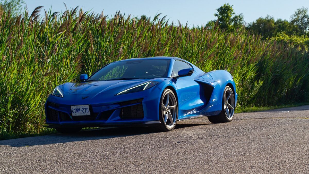 Chevrolet Corvette E-Ray vs Porsche 911 GTS: Hybrid Heroes