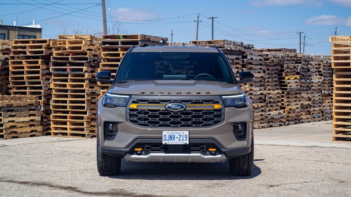 2026 GMC Acadia AT4 vs 2026 Ford Explorer Tremor Comparison