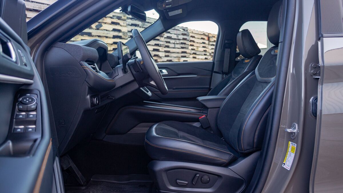 2026 GMC Acadia AT4 vs 2026 Ford Explorer Tremor Comparison