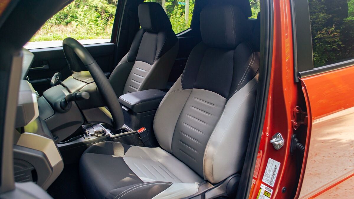 Toyota Tacoma vs Jeep Gladiator Comparison: Statement Pickups